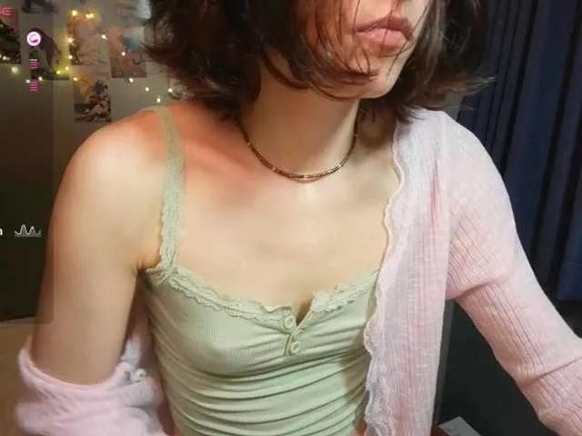 AllyAlice from BongaCams