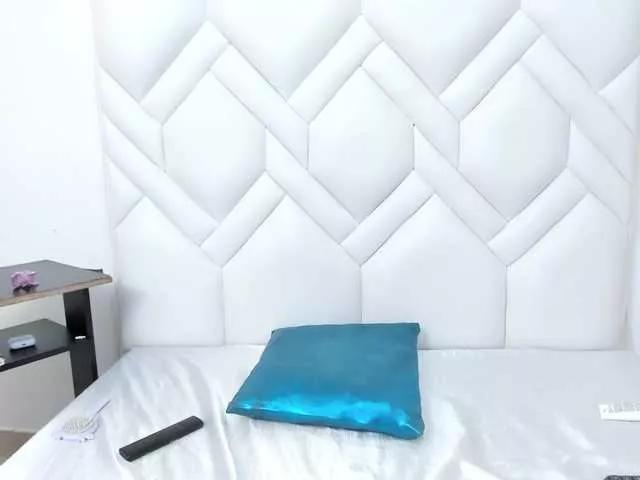 Analiaa18 from BongaCams