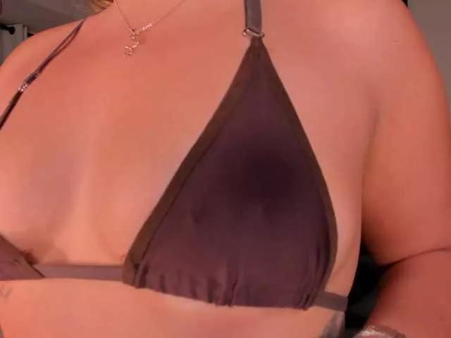 AnnaBrooks from BongaCams
