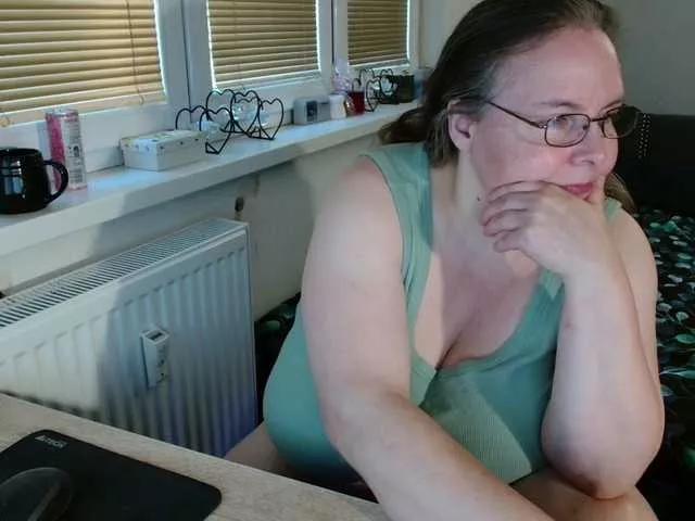 Bessy123 from BongaCams