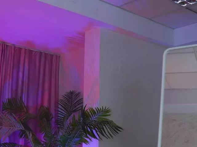 ChicaOra from BongaCams