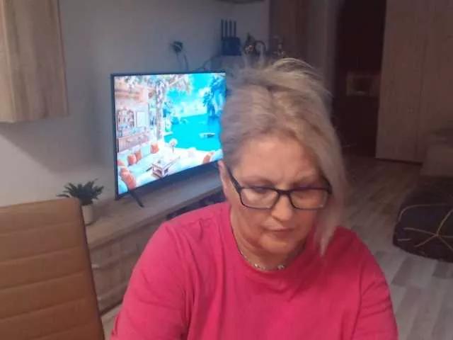 DivineBlond from BongaCams