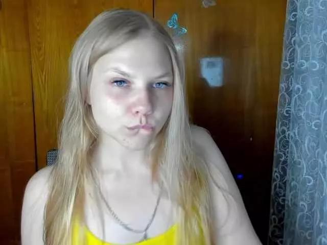 Emma-Frizea from BongaCams