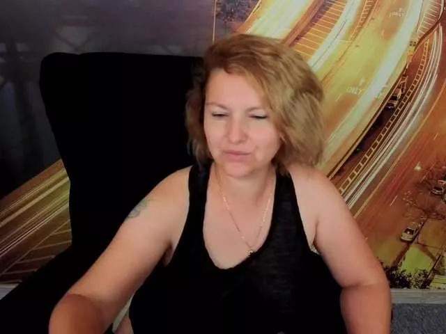 EmmaXPark from BongaCams