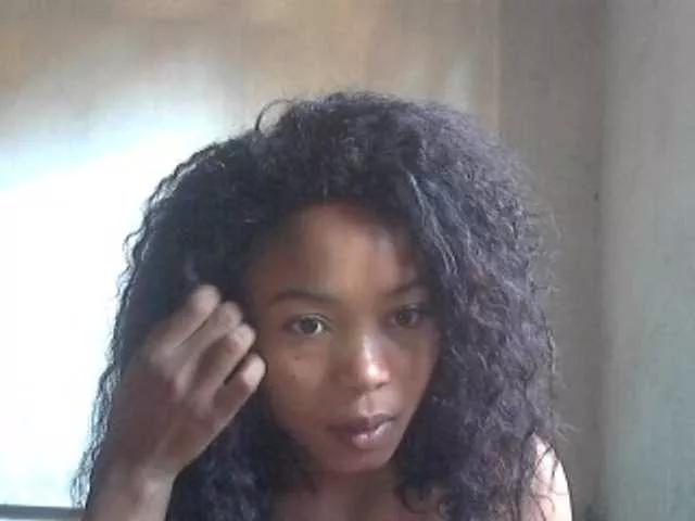 Estelahh from BongaCams