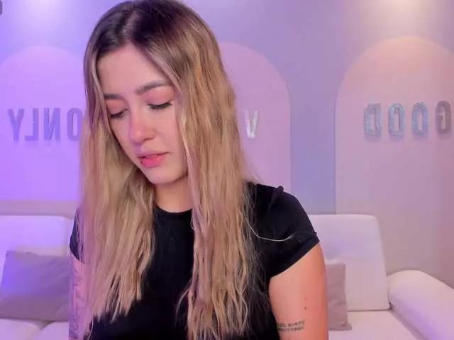 EveBenson from BongaCams