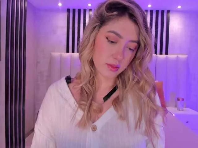 EveBenson from BongaCams