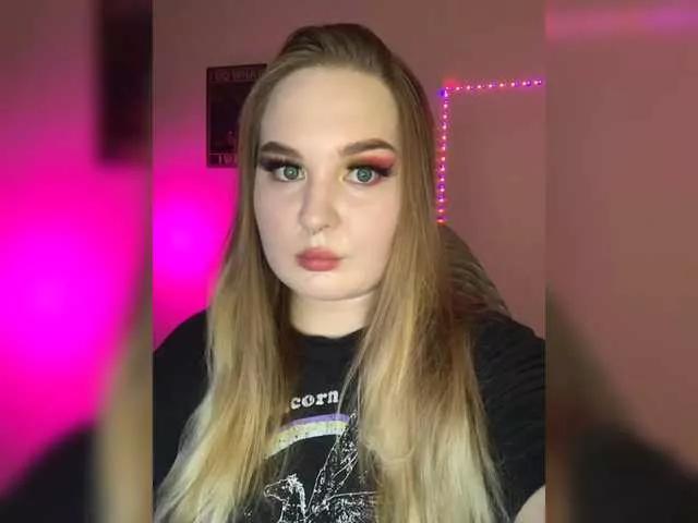 Greeenfriends6969 from BongaCams