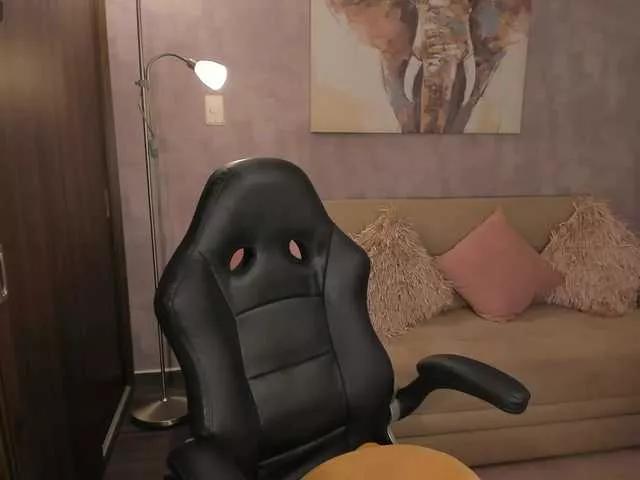 HanaCross from BongaCams