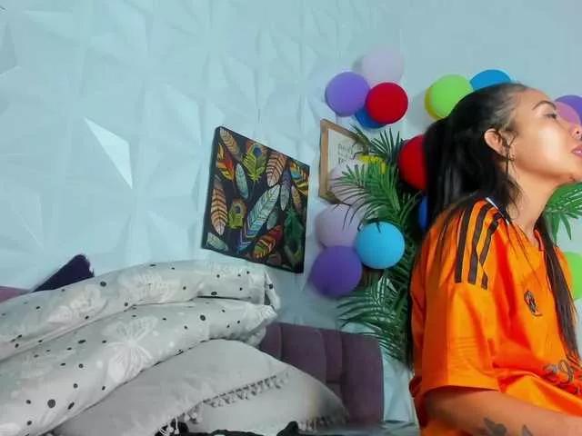 Hellen-Sky from BongaCams