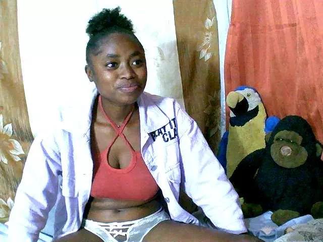 Honoratte from BongaCams