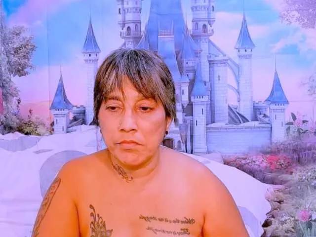 indianroxy from BongaCams
