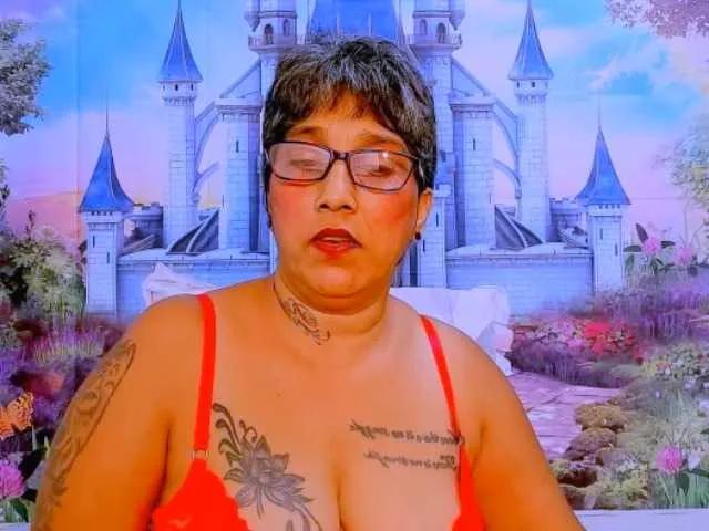indianroxy from BongaCams
