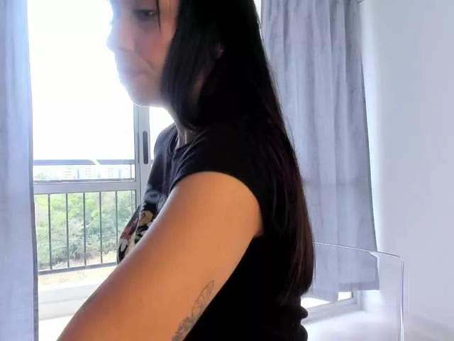 IrinaTannedd from BongaCams