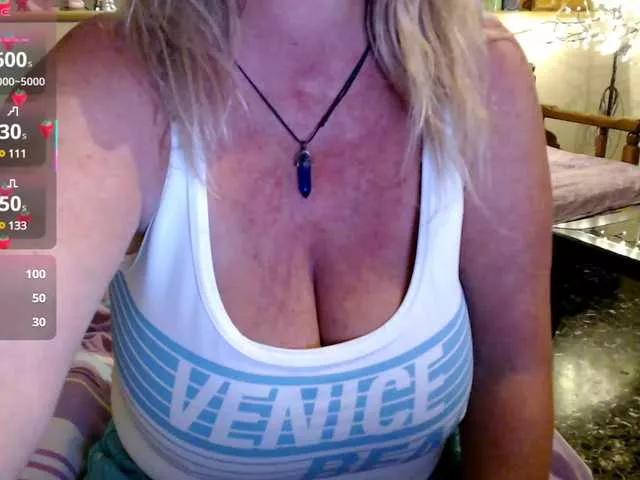 JennaDeluxe from BongaCams