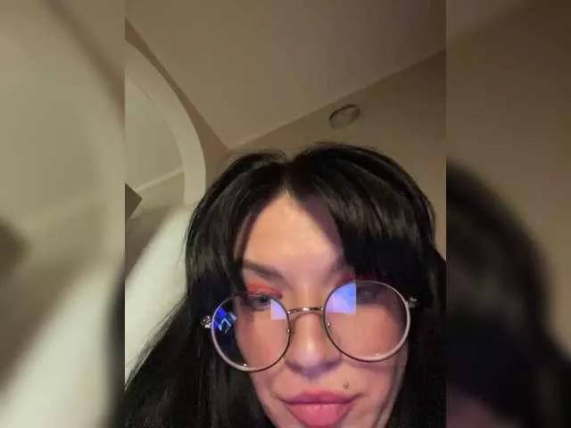 Laylay13 from BongaCams