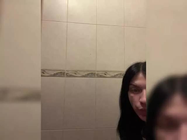 Laylay13 from BongaCams