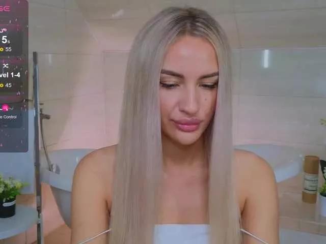 LeilaFlower from BongaCams