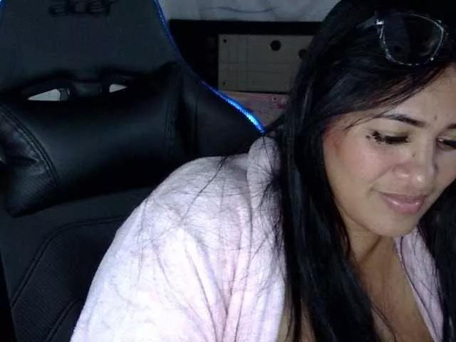 Letty33 from BongaCams
