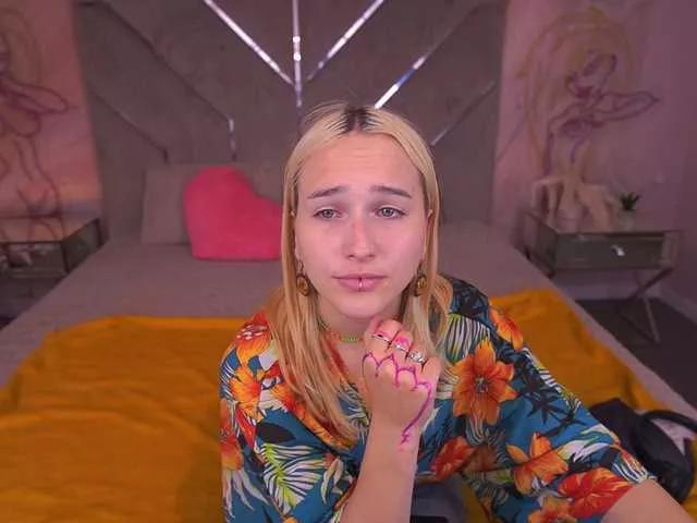 LilElfie from BongaCams