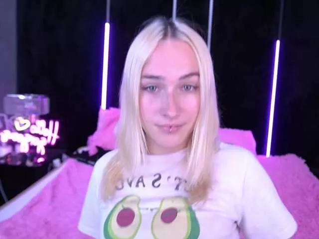 LilElfie from BongaCams