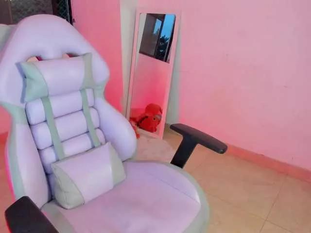 littleDanni from BongaCams
