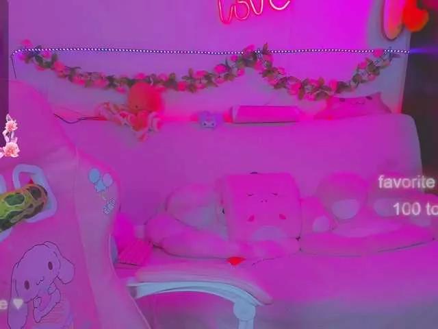LittleKitsune from BongaCams