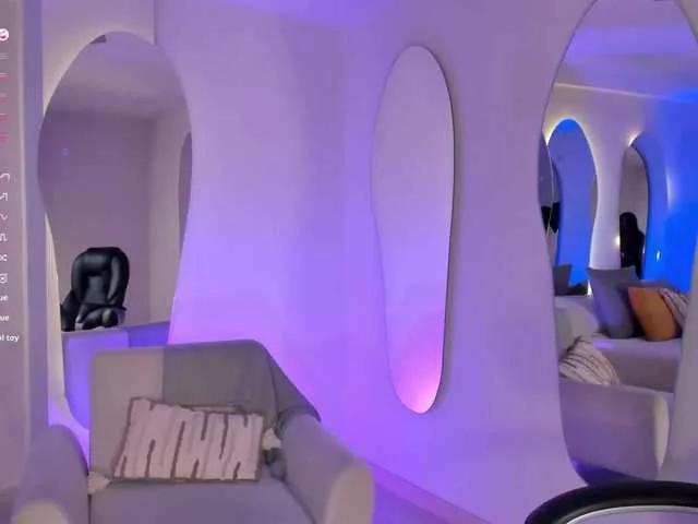 LizzHamilton from BongaCams