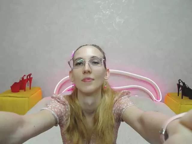 LizzieBrait from BongaCams