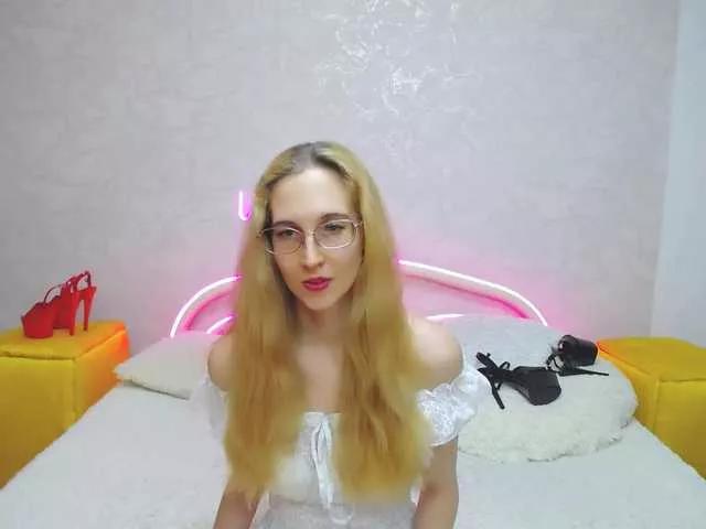 LizzieBrait from BongaCams