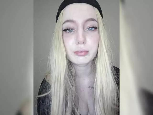 LolaMin from BongaCams