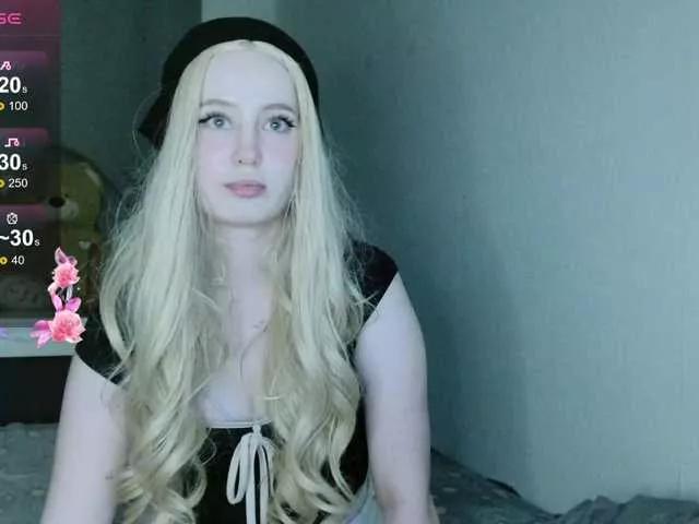 LolaMin from BongaCams