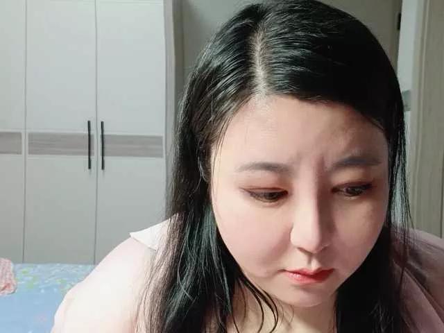 nanasmile from BongaCams