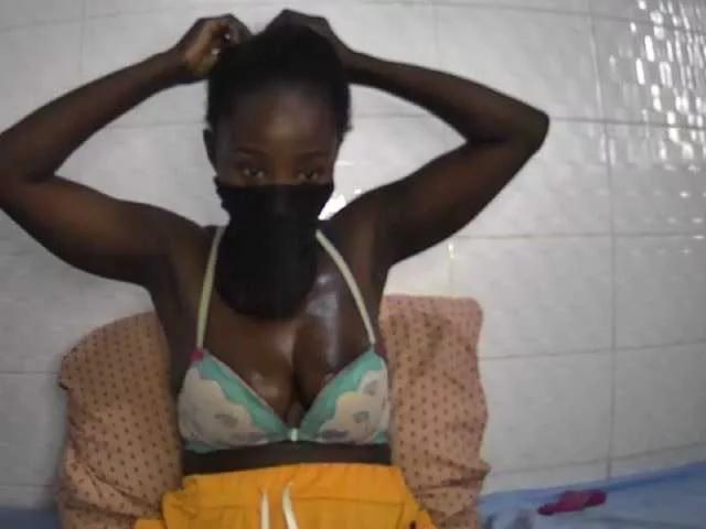 Pettite-Diofa from BongaCams