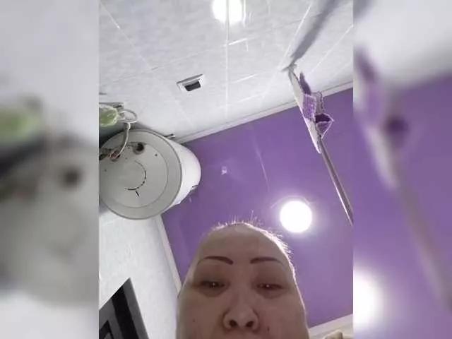 Qweentis from BongaCams