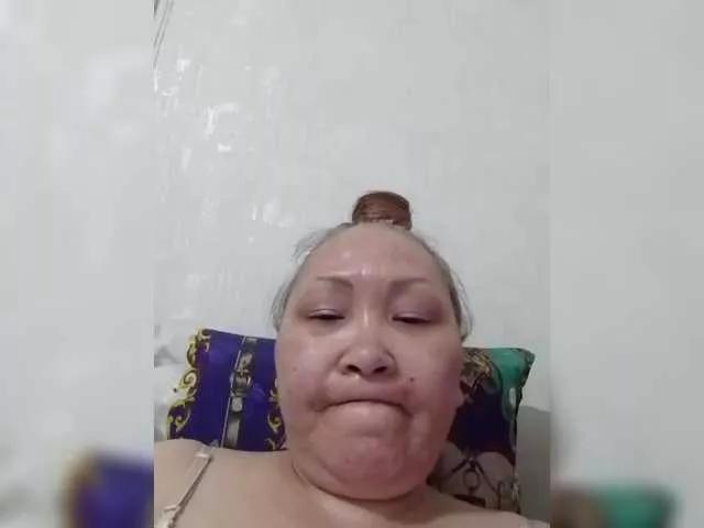 Qweentis from BongaCams