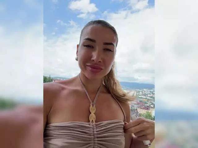 Rarini from BongaCams