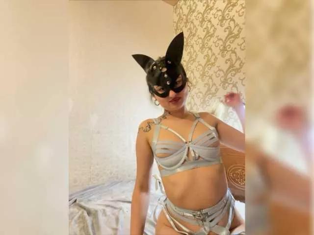 Ronni-Renee from BongaCams