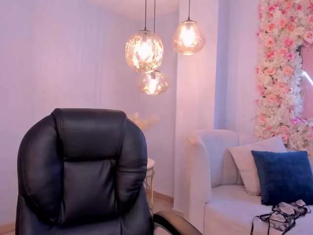 SarahYates from BongaCams