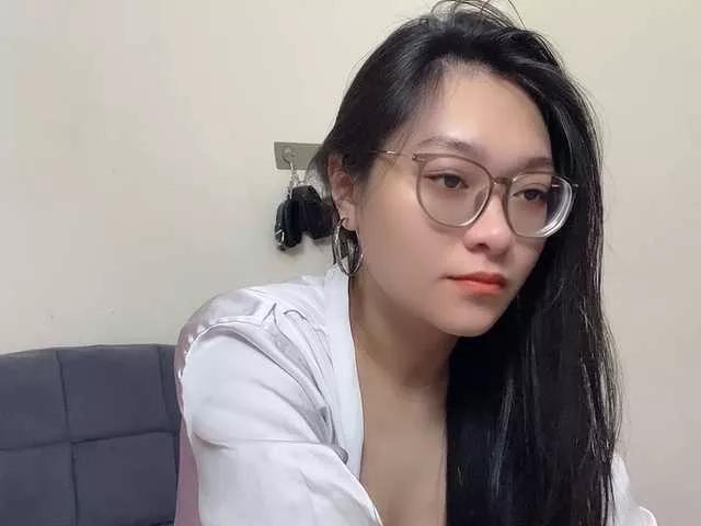 Selena295 from BongaCams