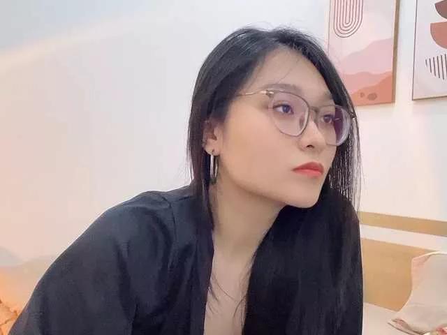 Selena295 from BongaCams