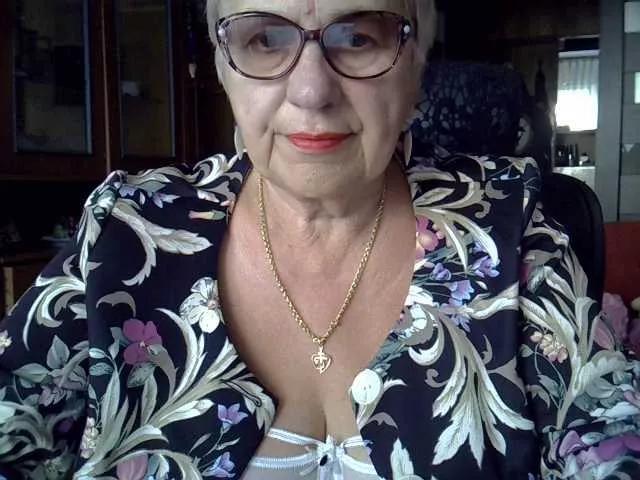 SweetCherry00 from BongaCams