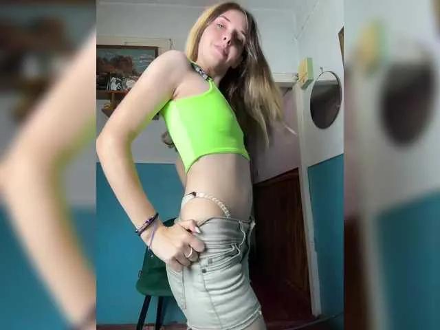 VelvetMoon11 from BongaCams