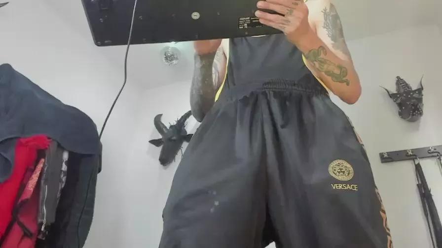 aaronbigdickxxx from Cam4