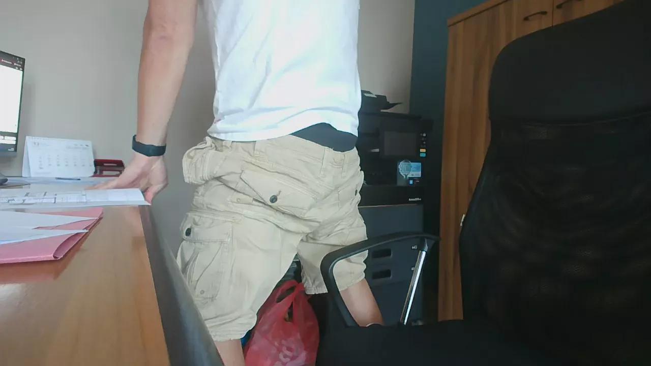 adam9987 from Cam4