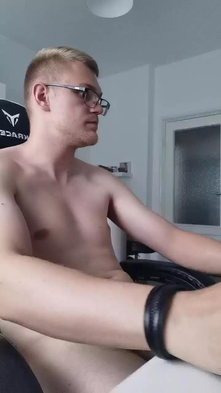 Aleex325 from Cam4