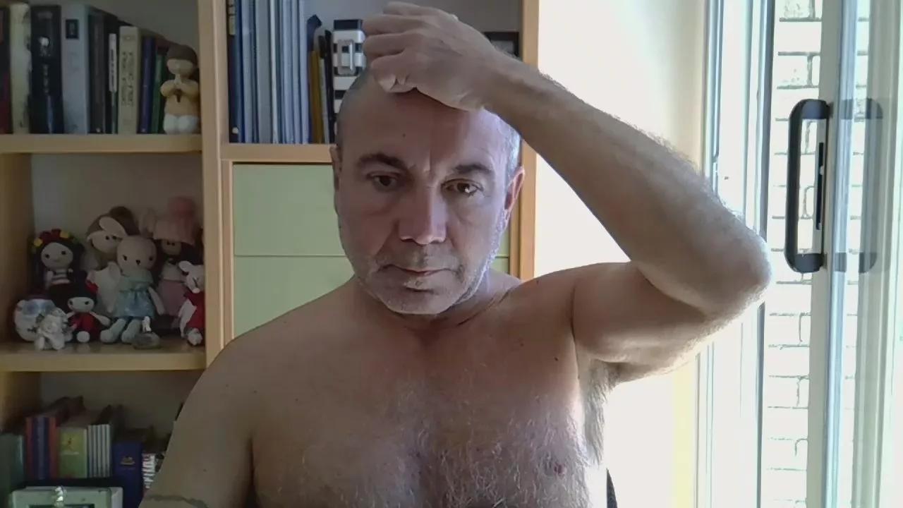 Bunner72 from Cam4
