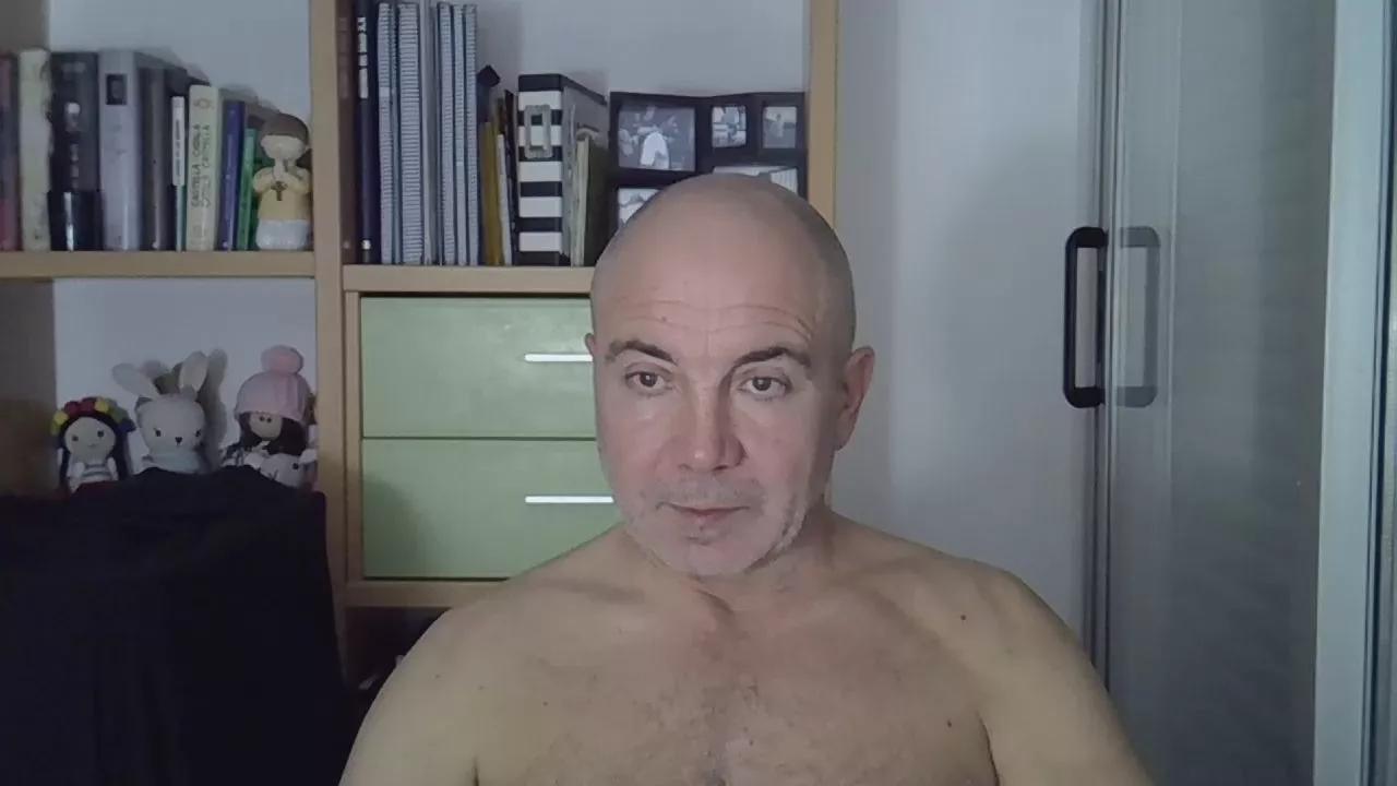 Bunner72 from Cam4