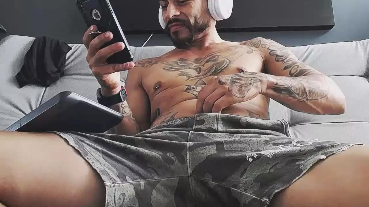CallMeDouglas from Cam4