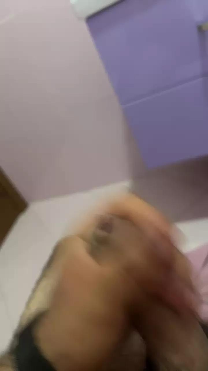 cazzoneduro41 from Cam4